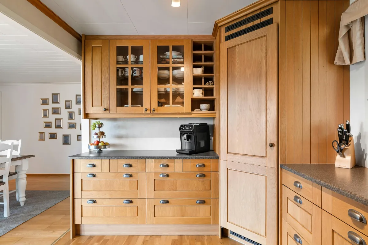 Price Comparison: Lowe’s vs. Local Cabinet Stores in Phoenix