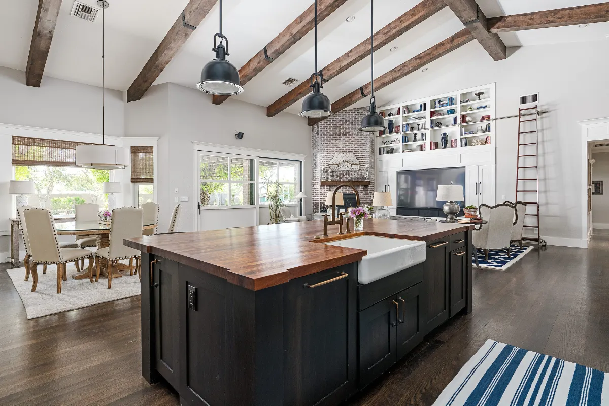 The Convenience of Shopping at Lowe’s for Kitchen Cabinets in Phoenix