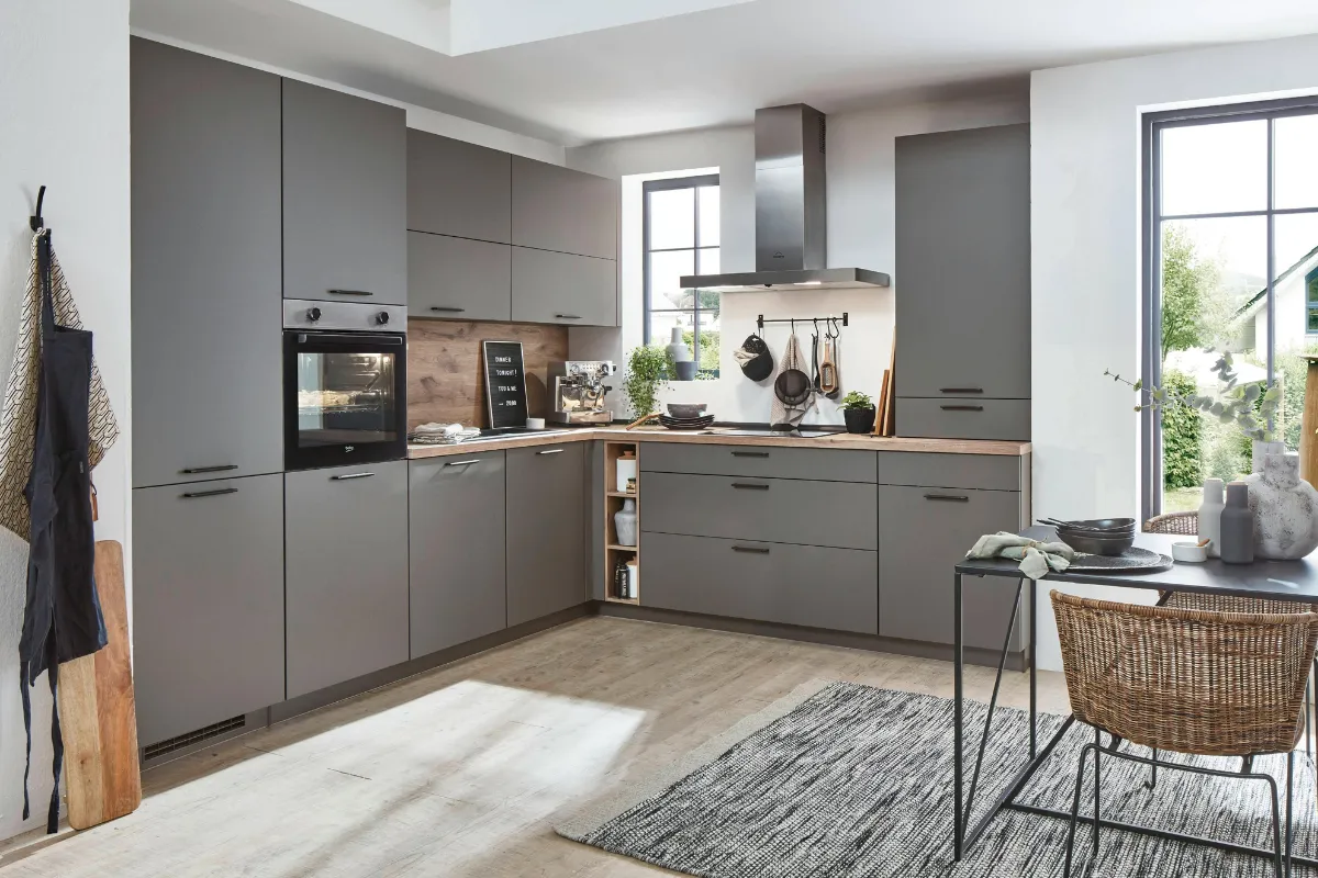Why Consider Local Phoenix Cabinet Makers Instead of Home Depot?